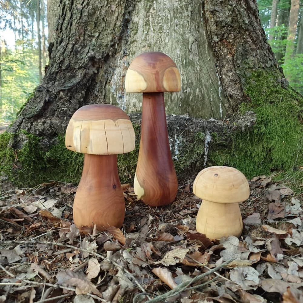 Gedrechselte Deko-Pilze aus Holz von Stogsauer Hoiz im Wald, Geschenkartikel aus heimischen Hölzern